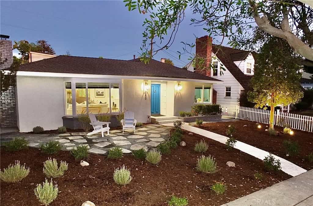 House in Long Beach, California 11012522