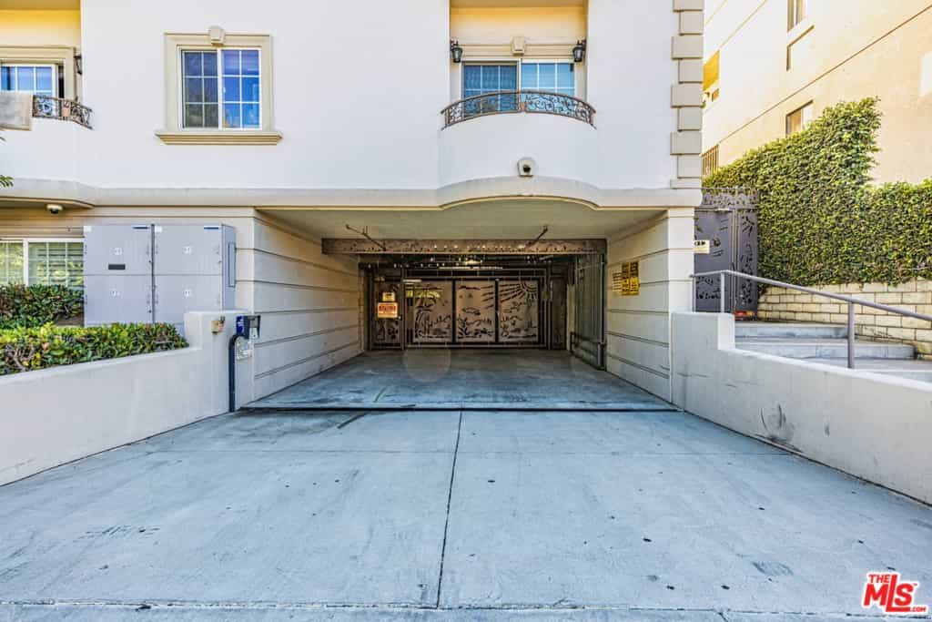 Condominium in Parklabrea, California 11012533