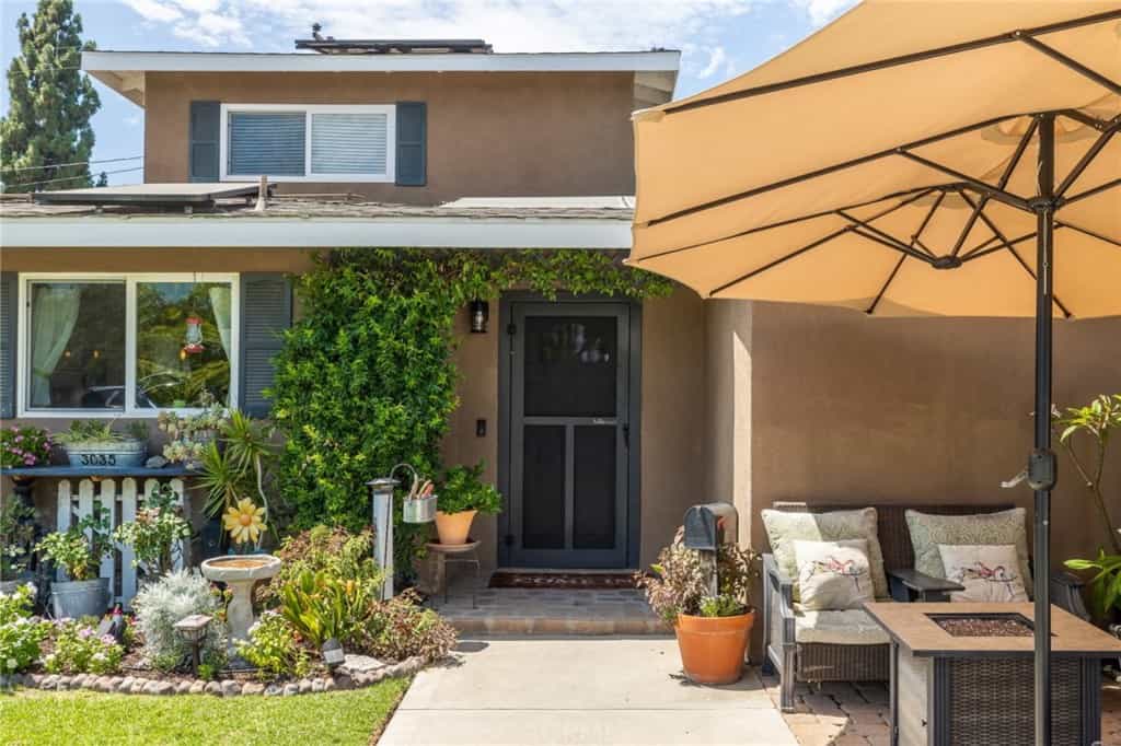House in Lakewood, California 11012542