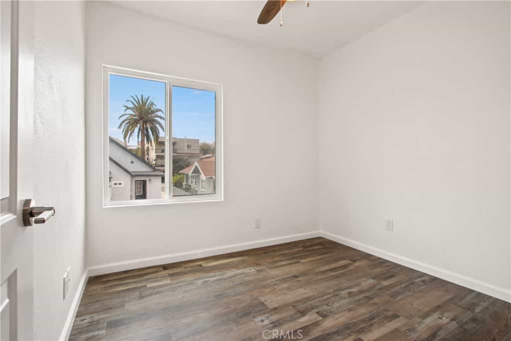 Condominium in Long Beach, California 11012552