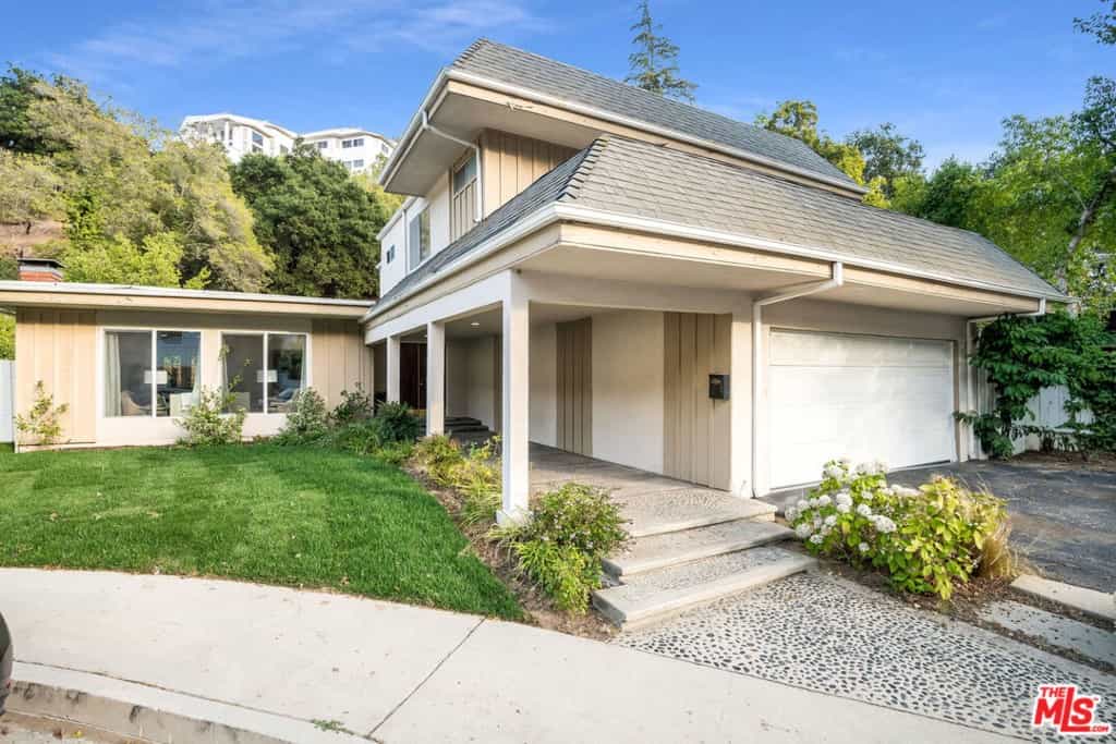 Condominium in Beverly Hills, California 11012702