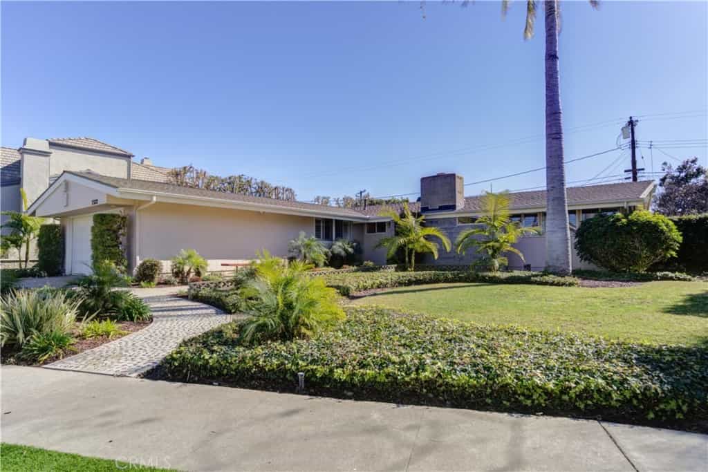 Condominium in Los Alamitos, Californië 11012869