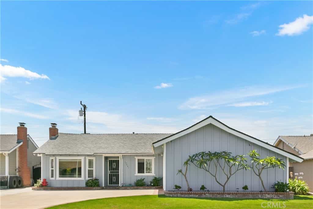 House in Huntington Beach, California 11012870