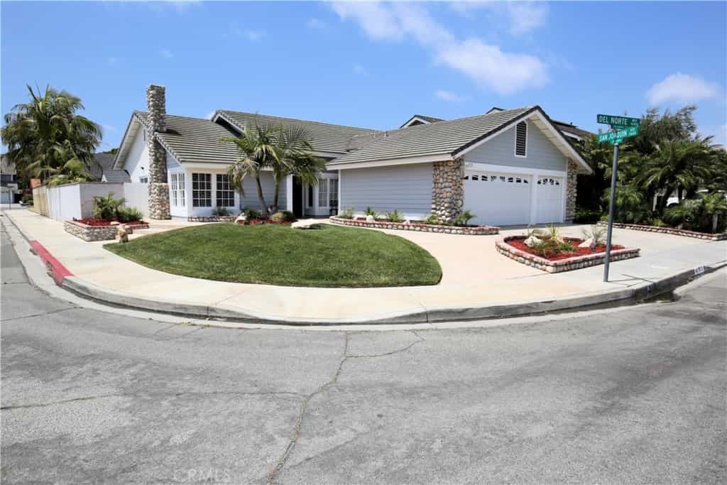 House in Los Alamitos, California 11012893