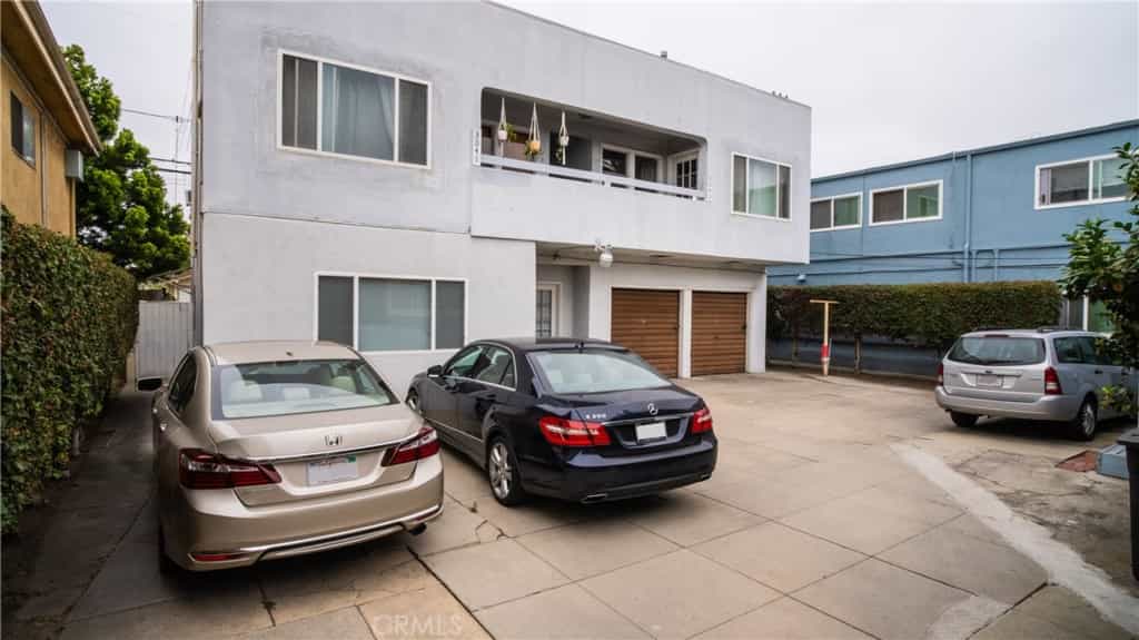 Condominium in Long Beach, California 11012955