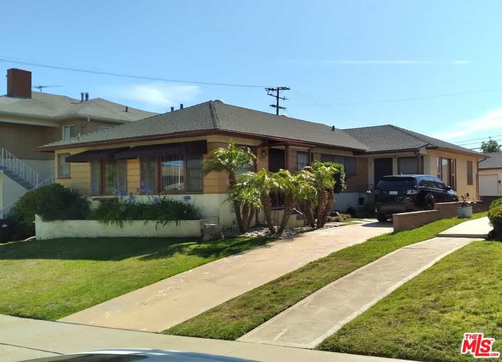 Condominium in Windsor Hills, California 11013022