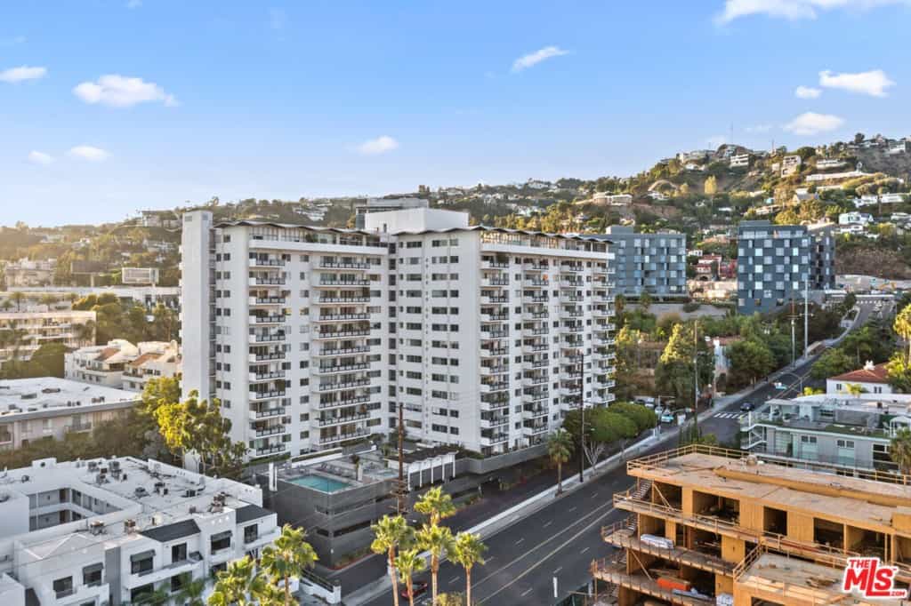 Condominium in West Hollywood, California 11013133
