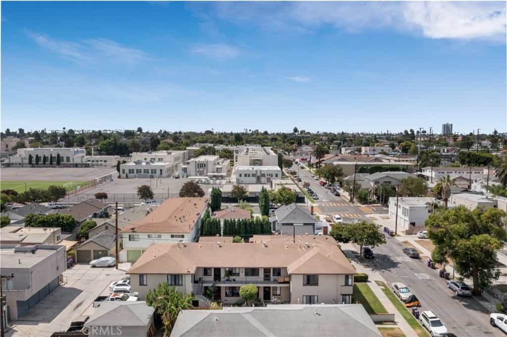 Condominium in Long Beach, California 11013171