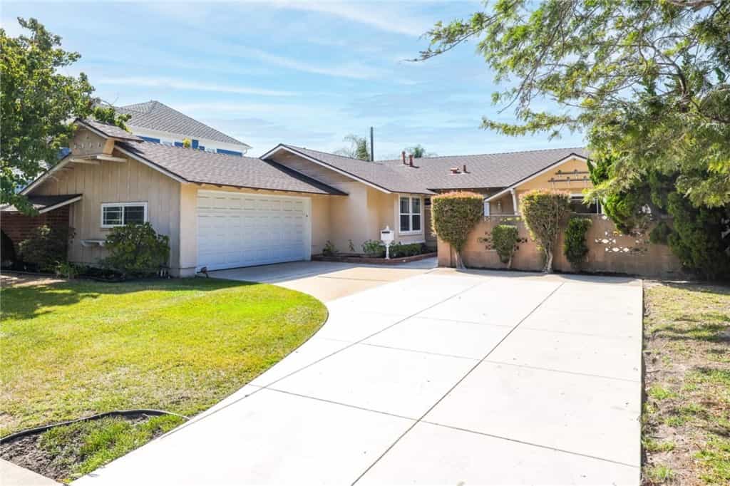 House in Los Alamitos, California 11013172