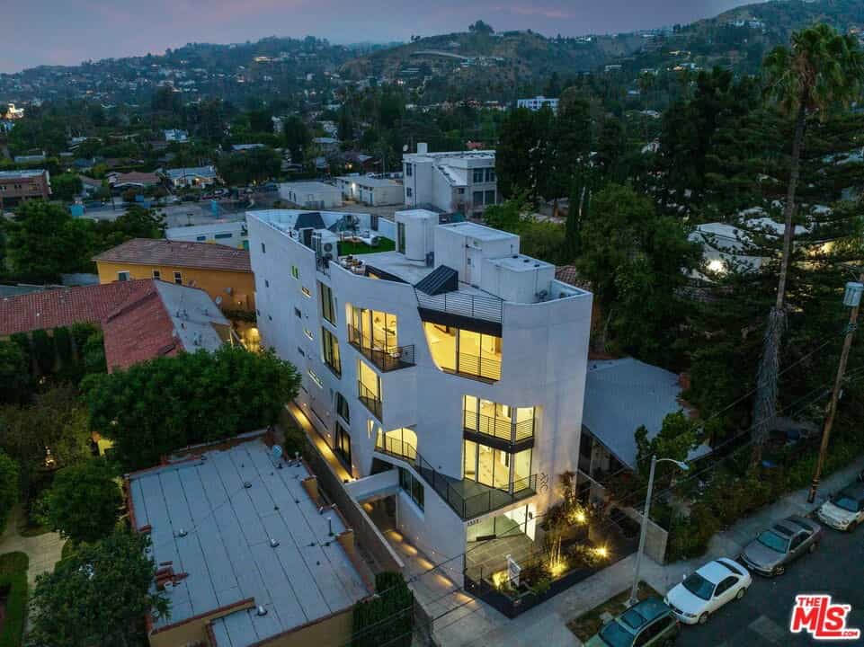Condominium in Los Angeles, California 11013187