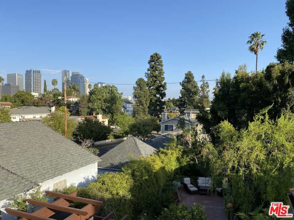 Condominium in Los Angeles, California 11013234