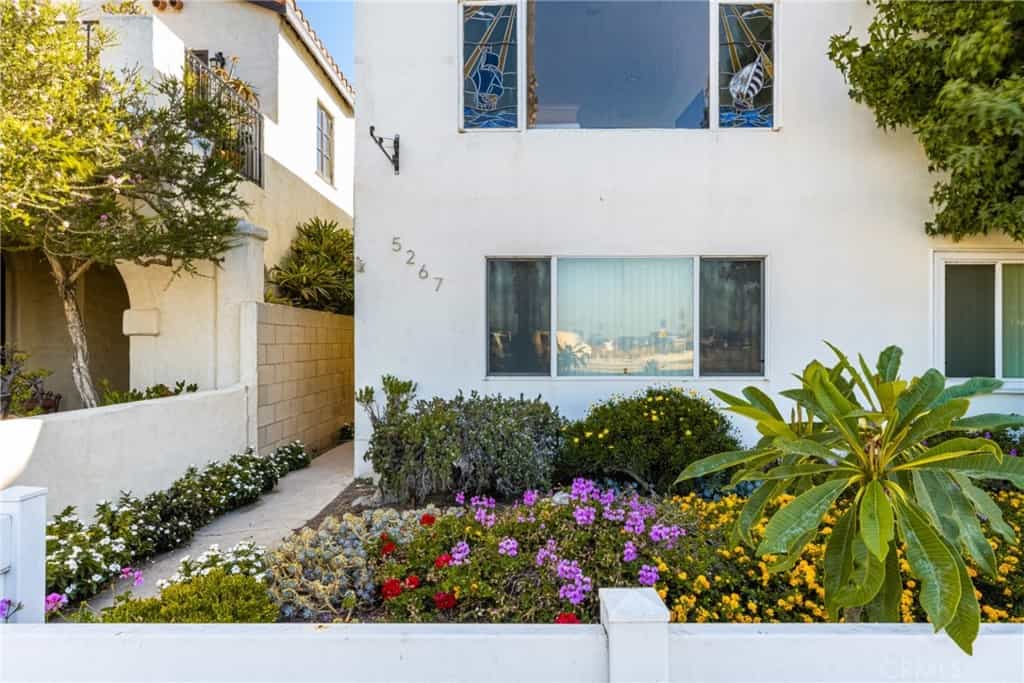 Condominium in Long Beach, California 11013259