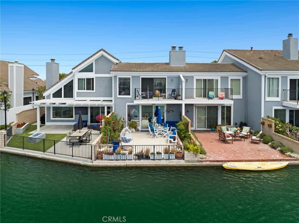 House in Huntington Beach, California 11013272