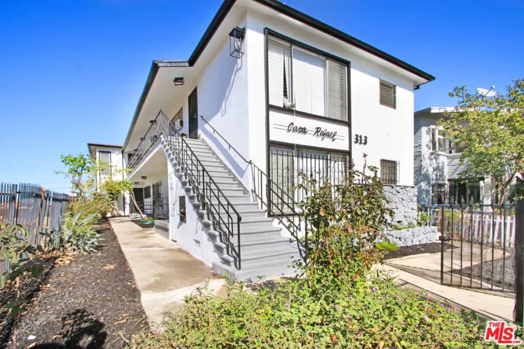 Condominium in Dayton Avenue, California 11013363