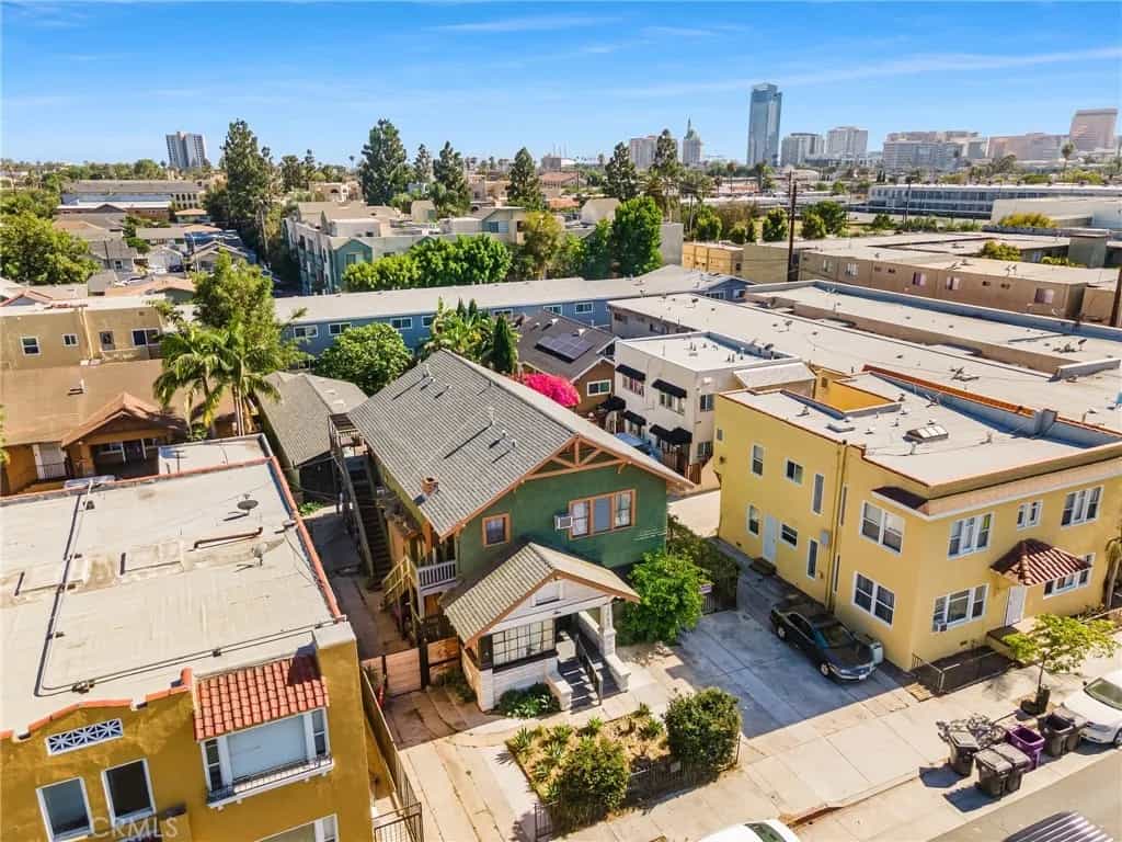 Condominium in Long Beach, California 11013384