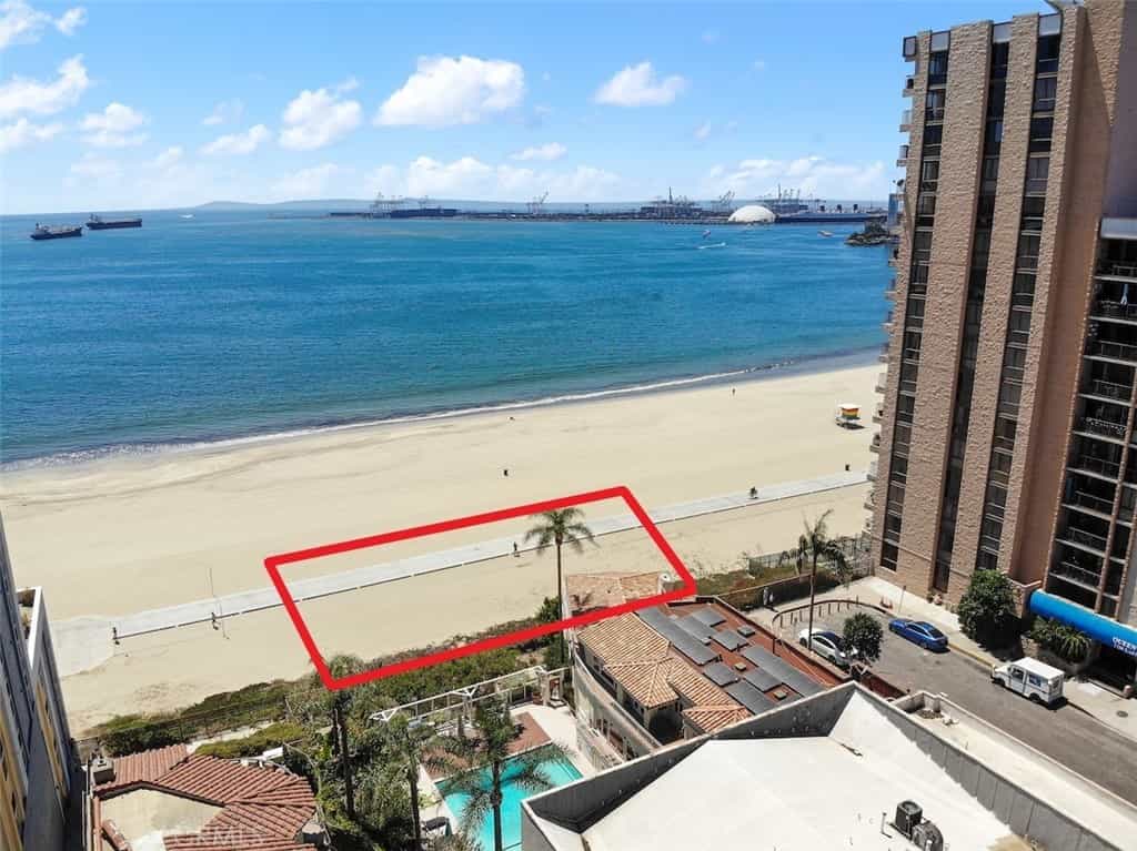 Condominium in Long Beach, California 11013433