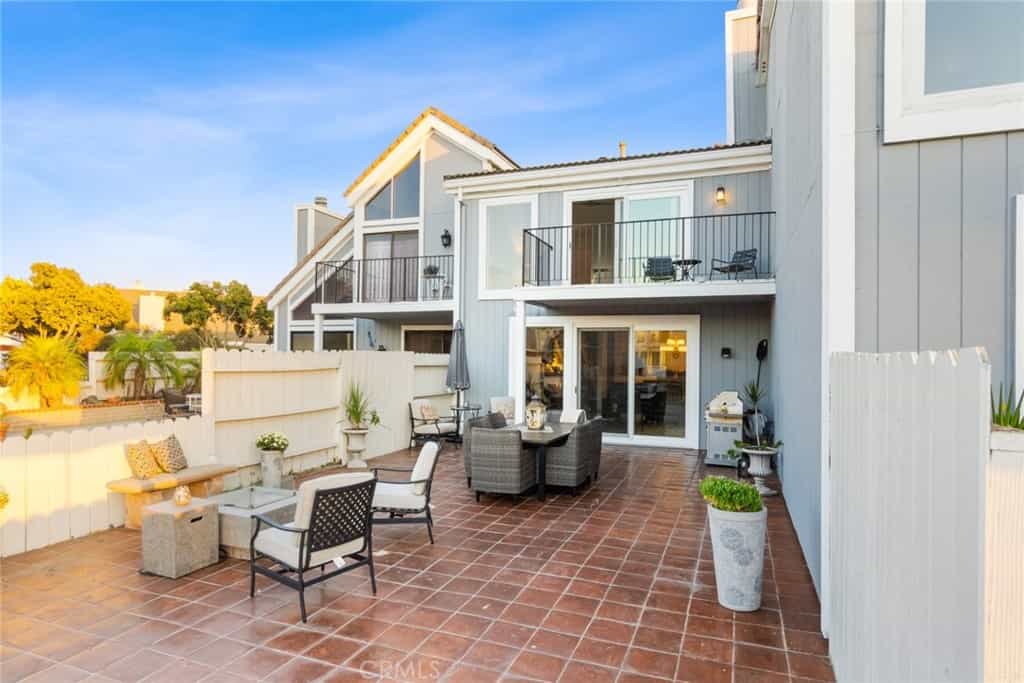 Condominium in Huntington Beach, California 11013461