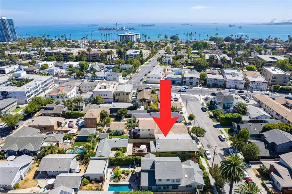 Condominium in Long Beach, California 11013521