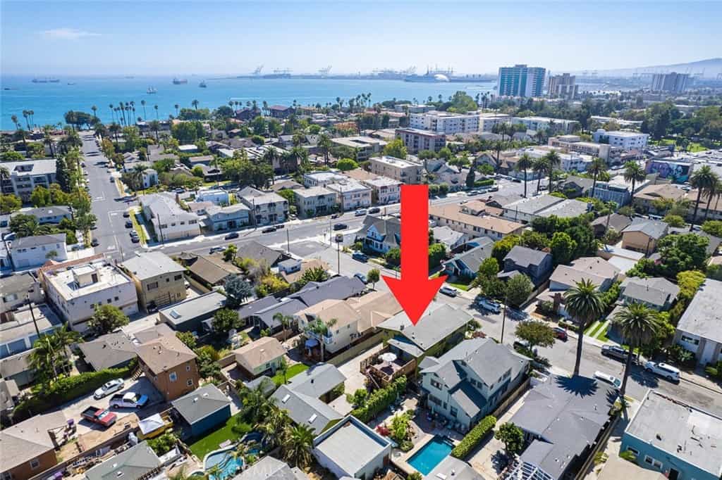 Condominium in Long Beach, California 11013521