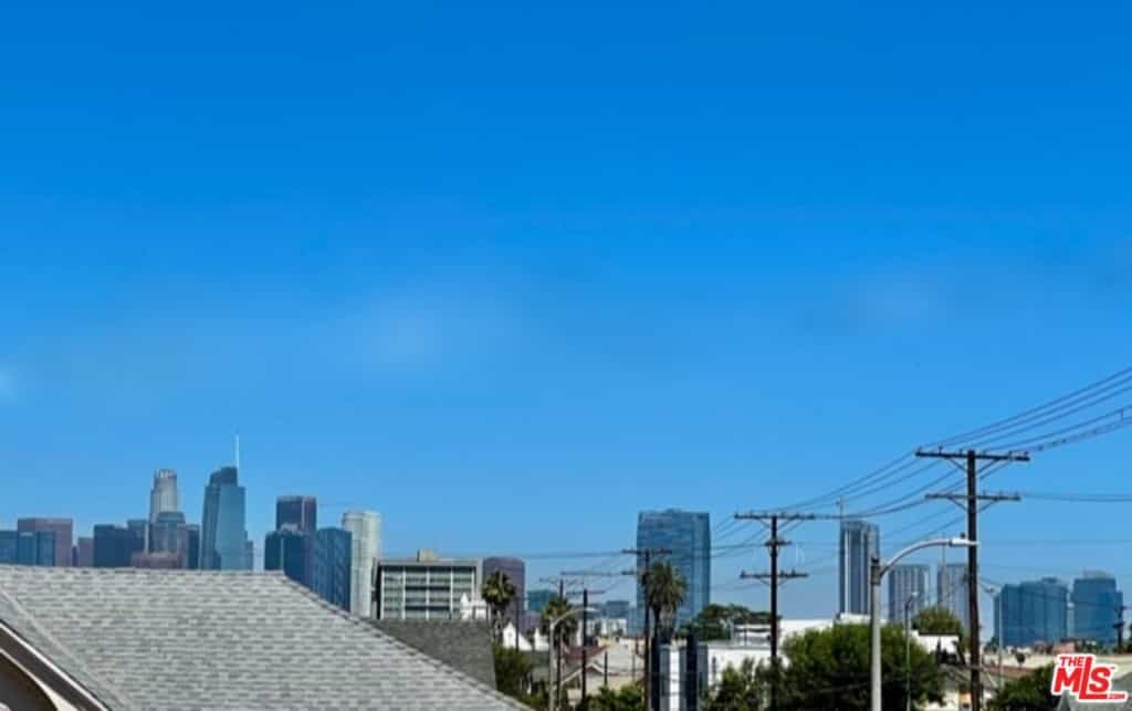 Condominium in Los Angeles, California 11013527