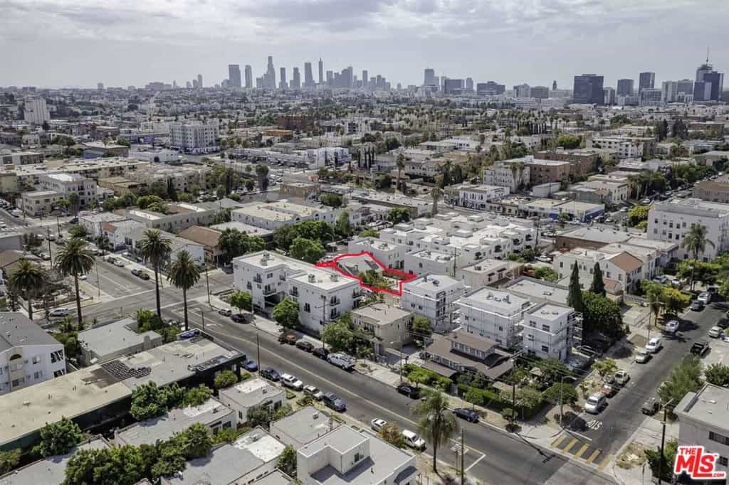 Condominium in Los Angeles, California 11013539