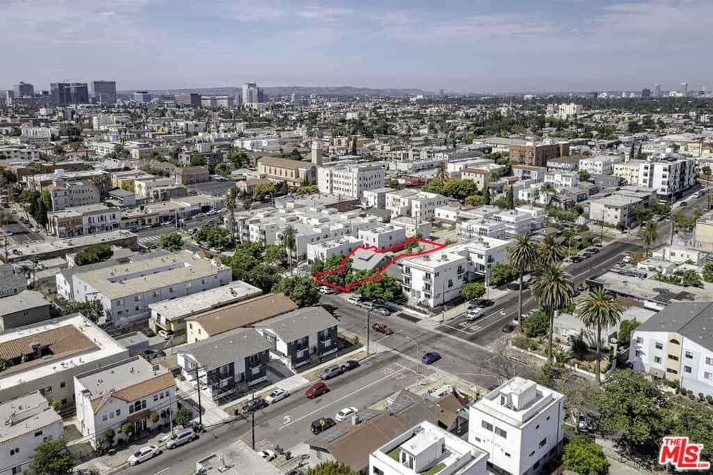 Condominium in Los Angeles, California 11013539