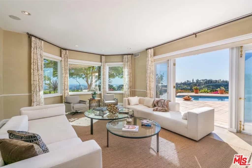 Condominium in Beverly Hills, California 11013581