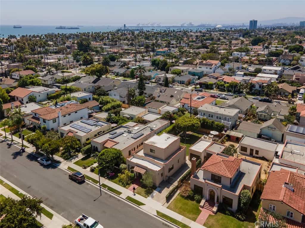 Condominium in Long Beach, California 11013582