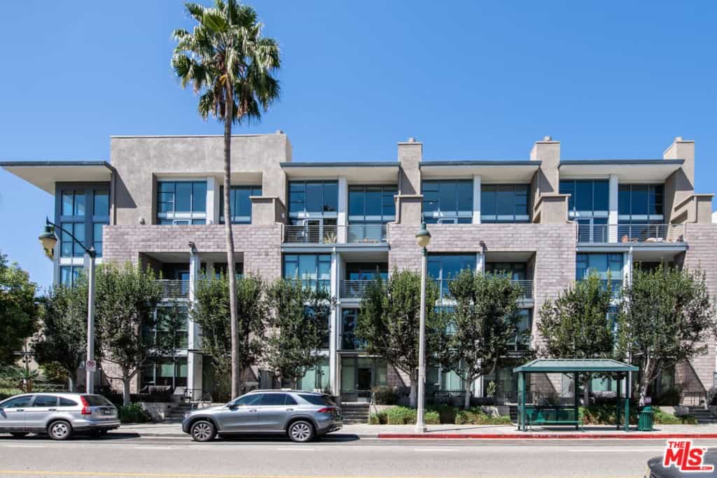 Condominium in Los Angeles, California 11013585
