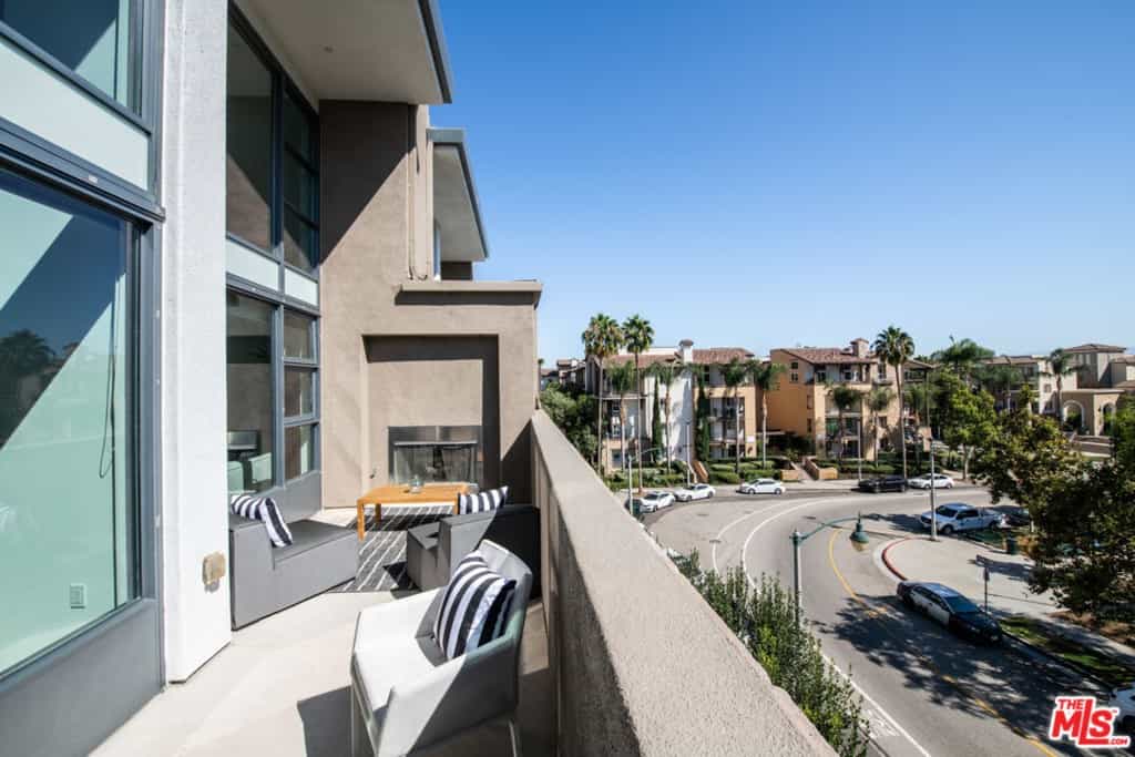 Condominium in Los Angeles, California 11013585