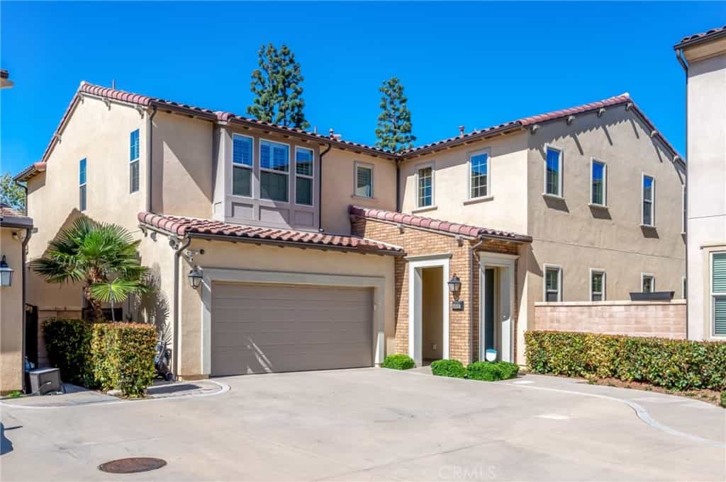 Condominium in Whittier, California 11013602