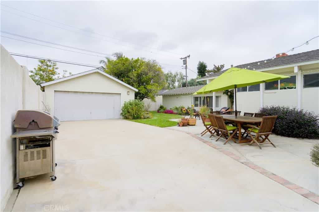House in Los Alamitos, California 11013666