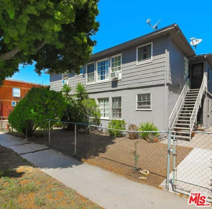 Condominium in Alla, California 11013677