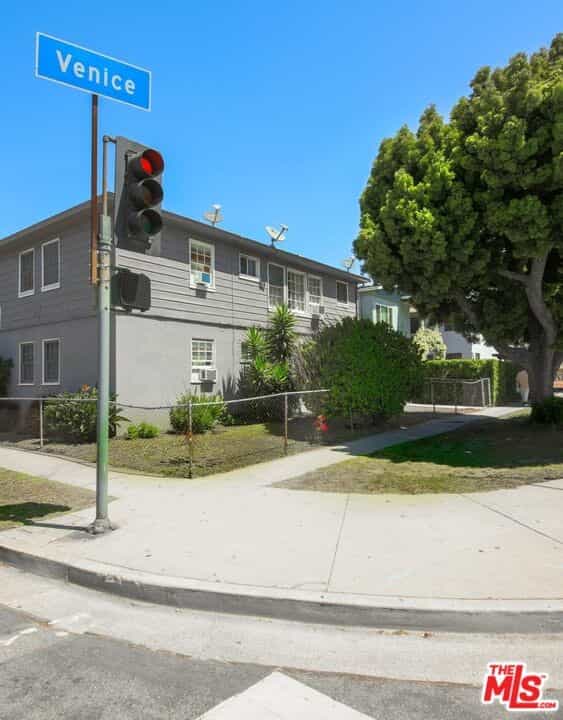 Condominium in Alla, California 11013677