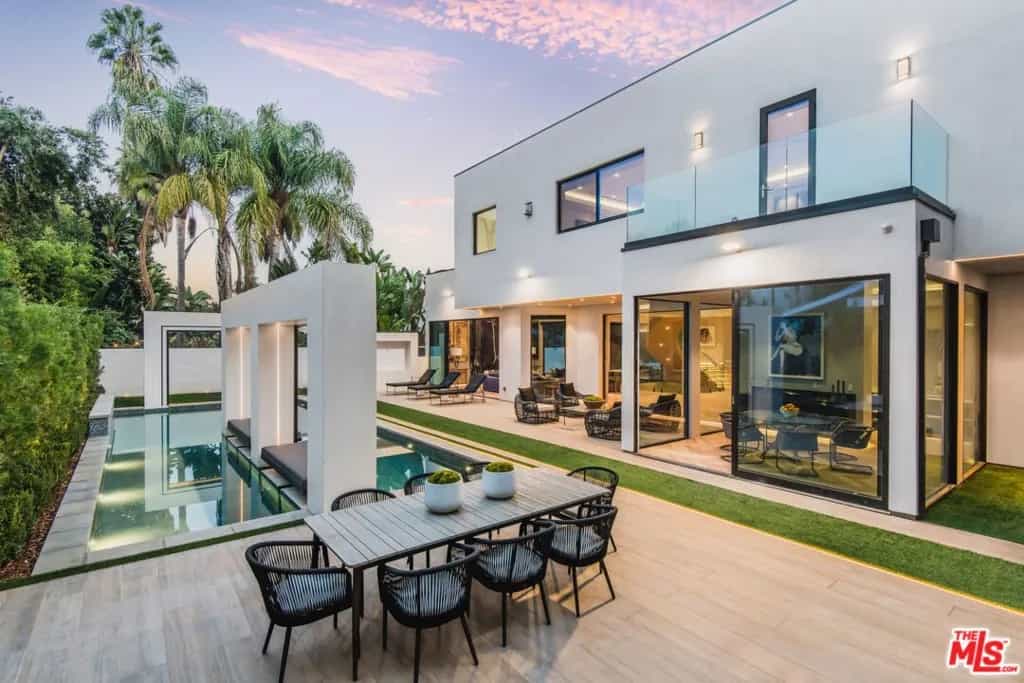 Condominium in Beverly Hills, California 11013690