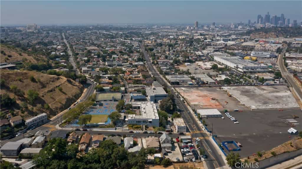 Condominium in Los Angeles, California 11013797