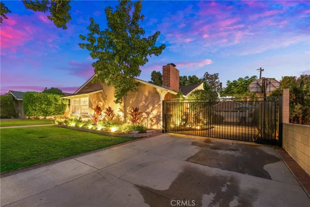 House in Los Alamitos, California 11013848