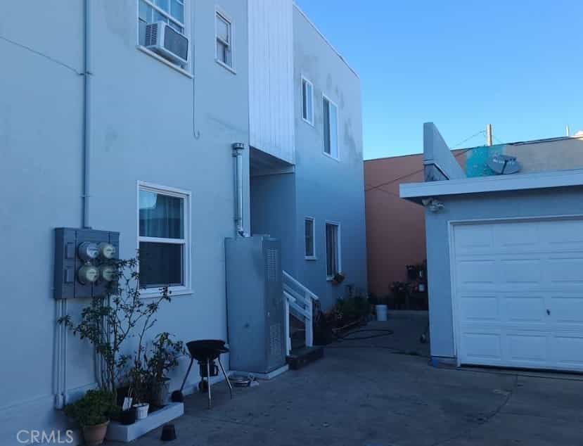 Condominium in Long Beach, California 11013853