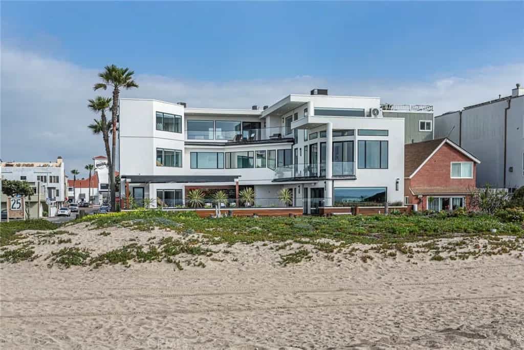 House in Huntington Beach, California 11013907
