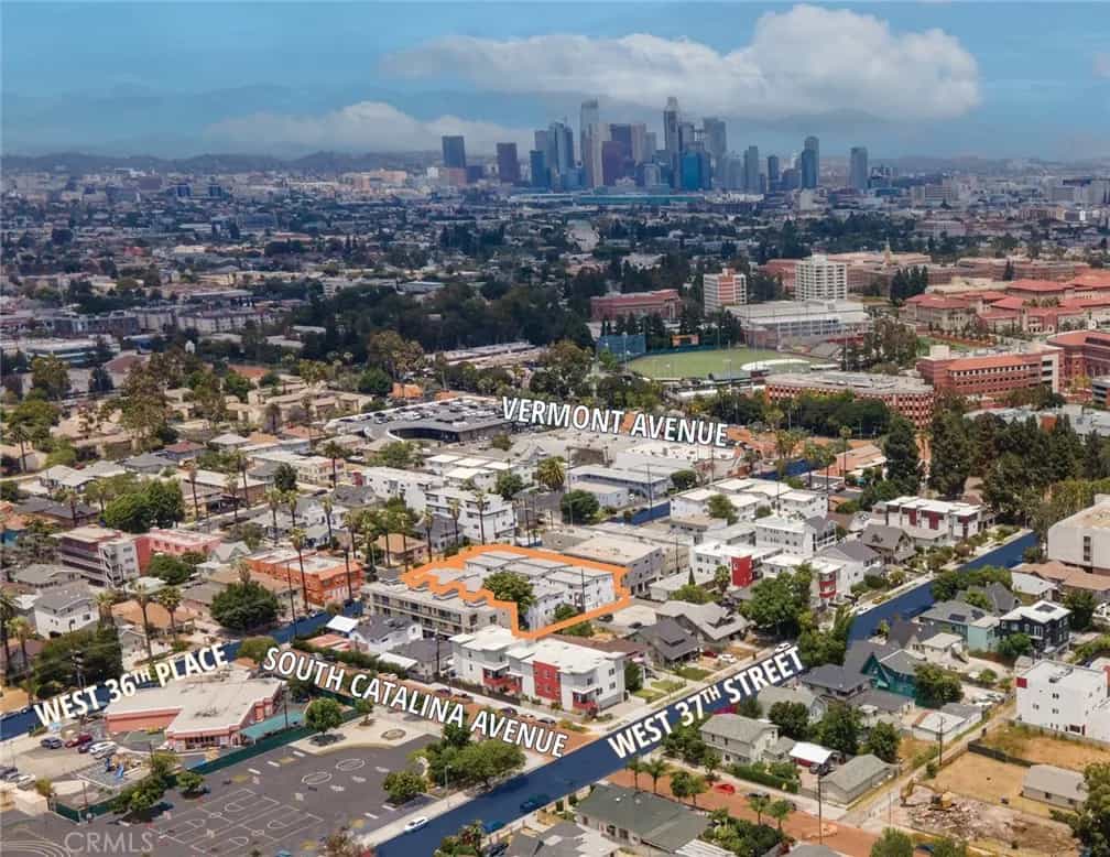 Condominium in Los Angeles, California 11013946