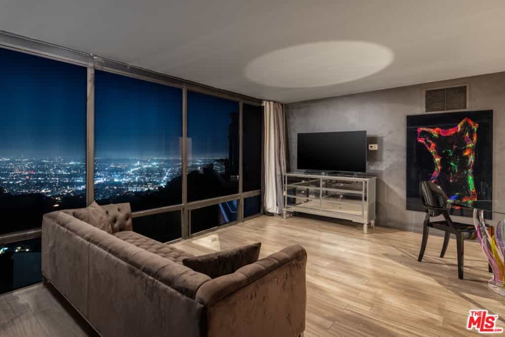 Condominium in Los Angeles, California 11013987