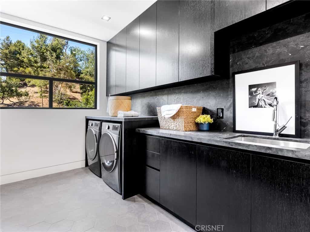 Condominium in Beverly Hills, California 11013988