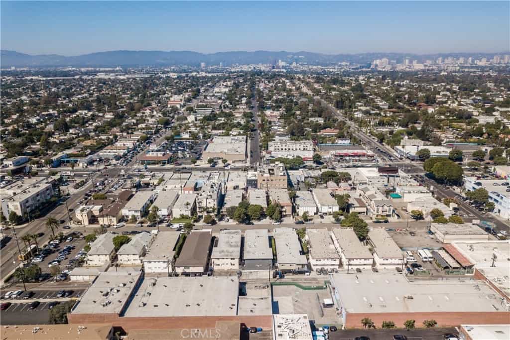 Condominium in Los Angeles, California 11014081