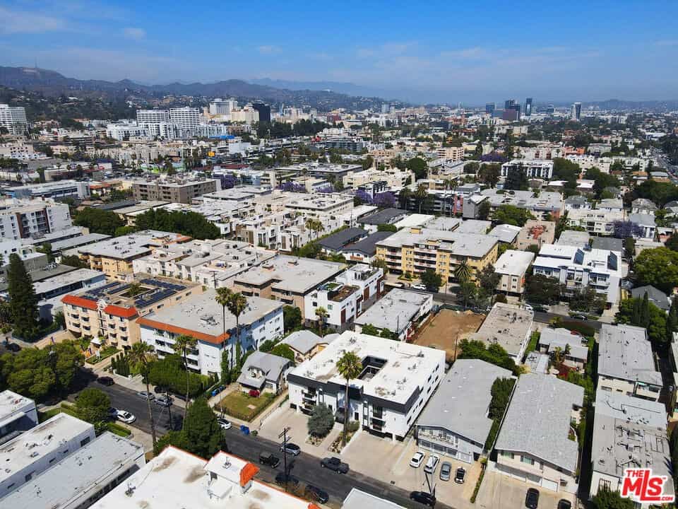 Condominium in Los Angeles, California 11014105