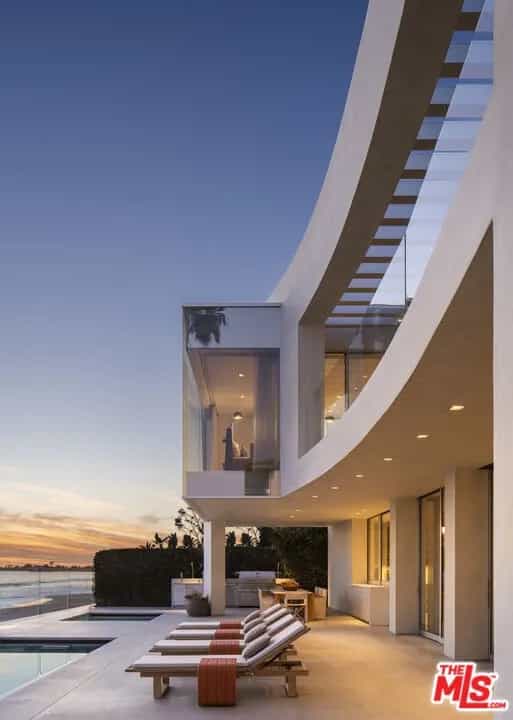 Condominium in Malibu, California 11014184