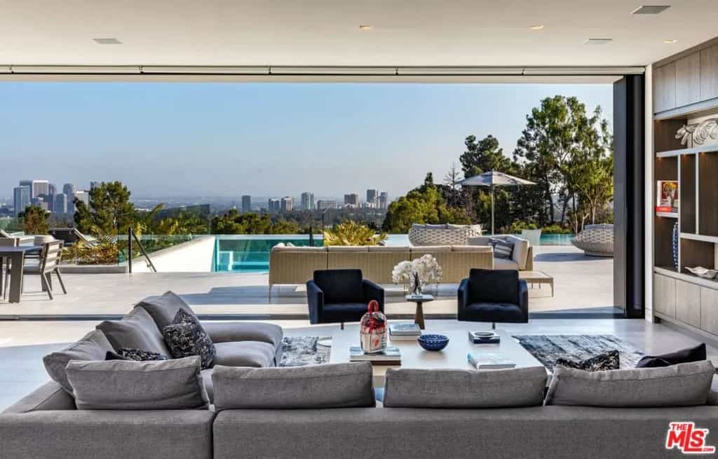 Condominium in Beverly Hills, California 11014185