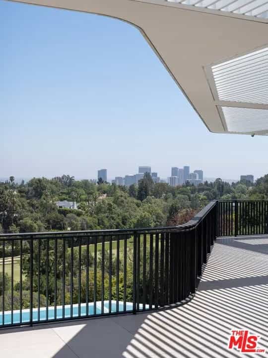 Condominium in Los Angeles, California 11014198
