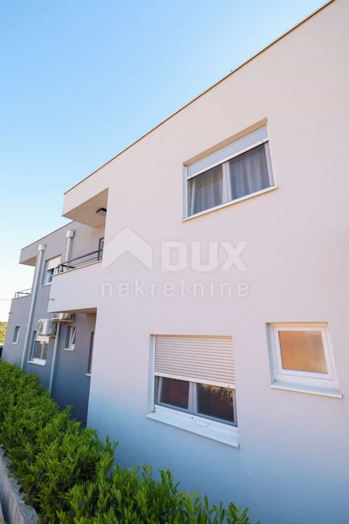 casa en Bibinje, Zadar County 11015083