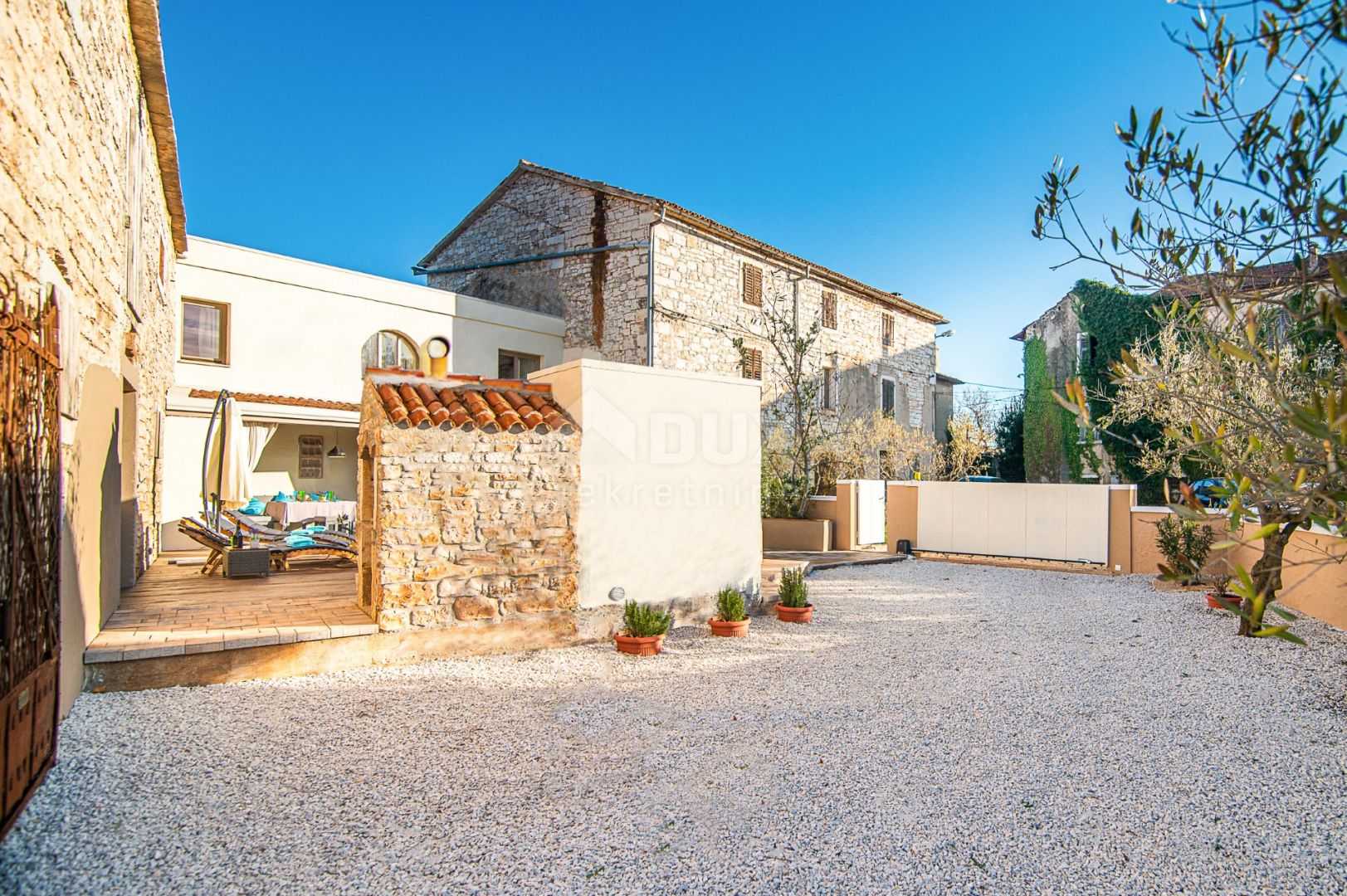 σπίτι σε Višnjan, Istria County 11015104