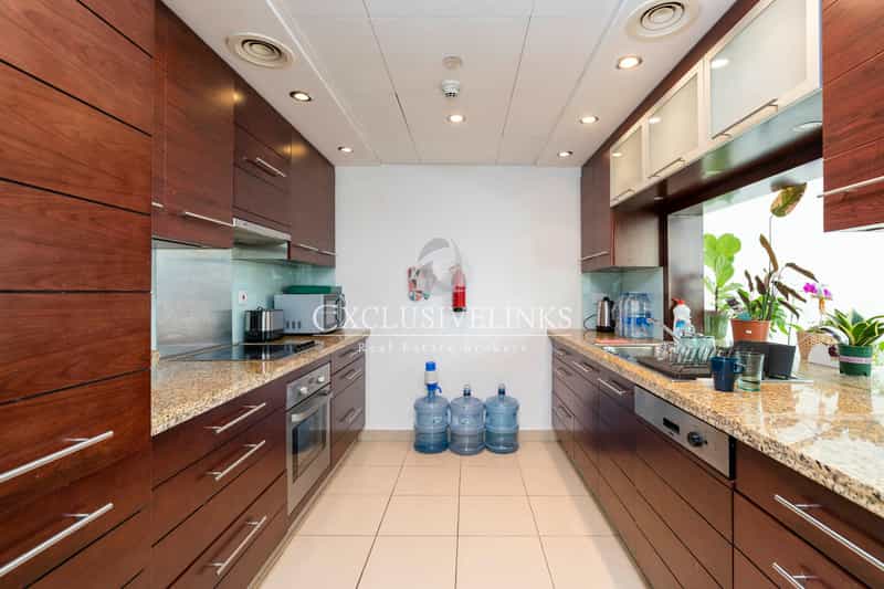 Condominium in Dubai, Dubayy 11015132